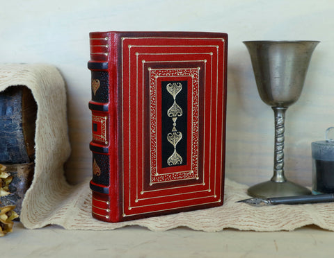 Small journal, red and black leather with gold tooled decoration - Infinite Time
