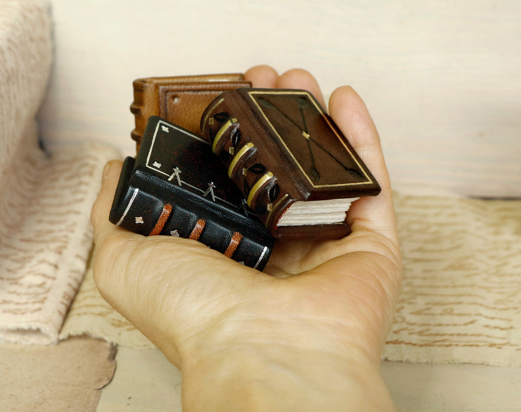 Making Tiny Books - Fully Functional Leatherbound Books in Miniature 